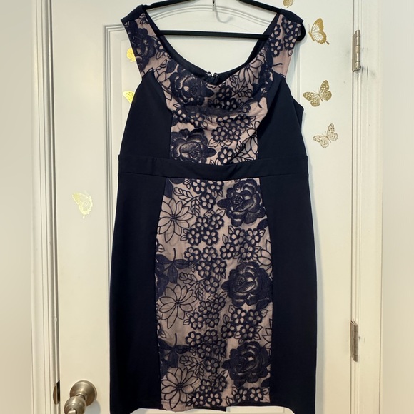 Two-Tone Dress - Picture 2 of 6